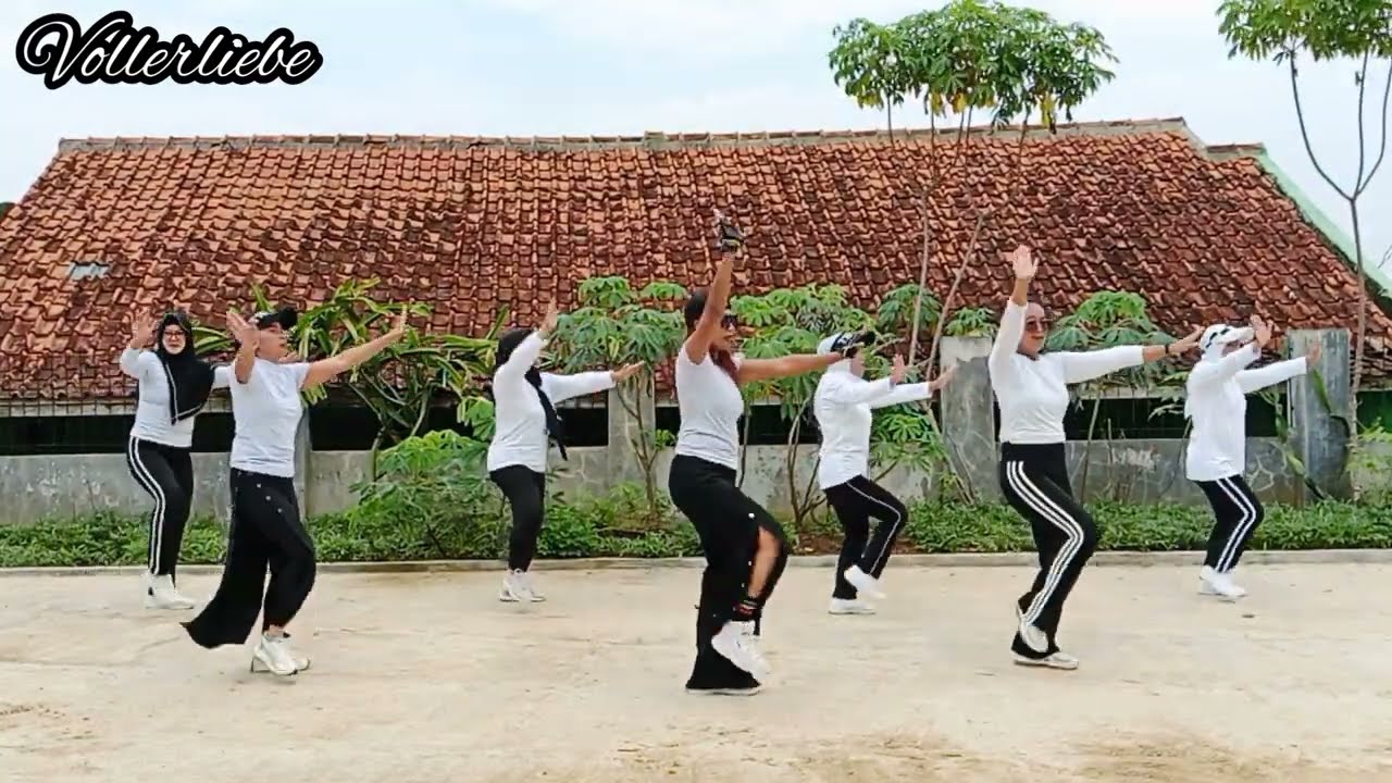 Achacho Punnagai ( Vijay ) Joget India Voller Liebe