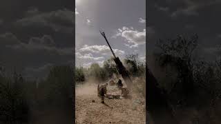 💥M777 стріляє керованими снарядами M982 Excalibur #shorts