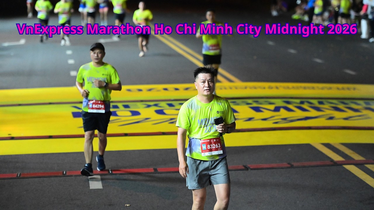 Minh Huyền VnExpress Marathon Ho Chi Minh City Midnight 2026, 21 km. - YouTube