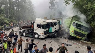 Kecelakaan Hari Ini‼️Drama Truk Trailer Scania Lindas Batu Besar di Tanjakan Viral Sitinjau Lauik