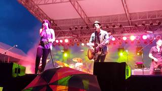 Thompson Square "Are you gonna kiss me or not" Waukesha Fair, Waukesha, WI 7/22/2016 Short Clip