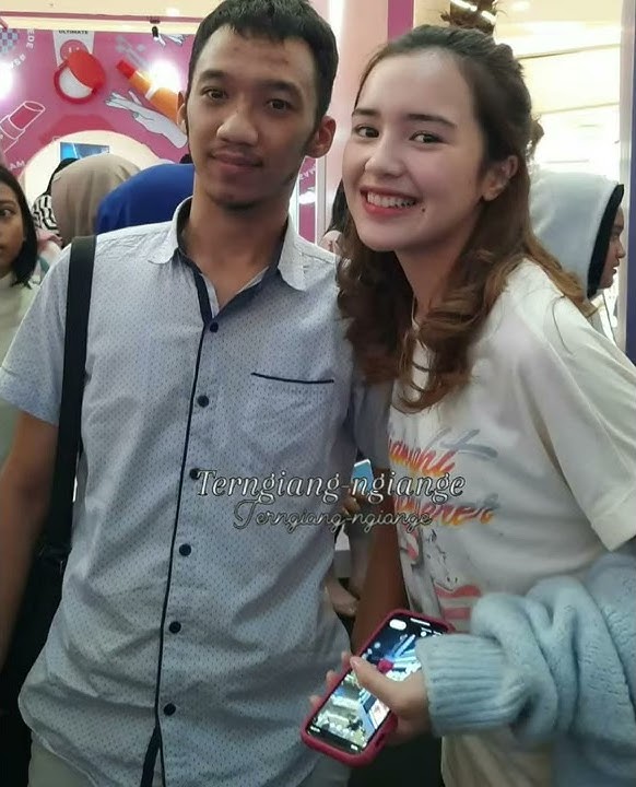 Foto bareng Beby Tsabina