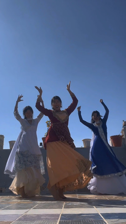 Ghar more pardesiya | recreating | #shorts #trending #bollywood #song #hindisong #dance #kalank