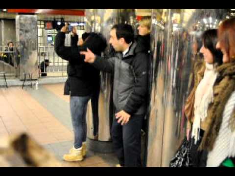 R\u0026B შოუ მანჰეტენზე West 35th Streetის მეტროში