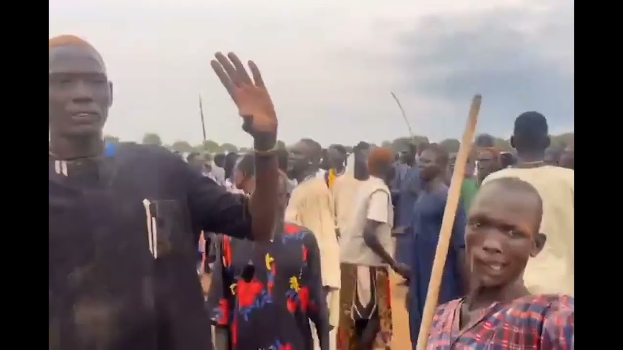 Makur Abiar (Jenzir) hit song of the month.