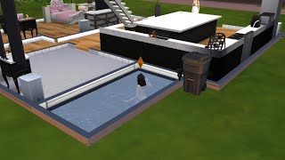 My sim drowning to death 👩🏻