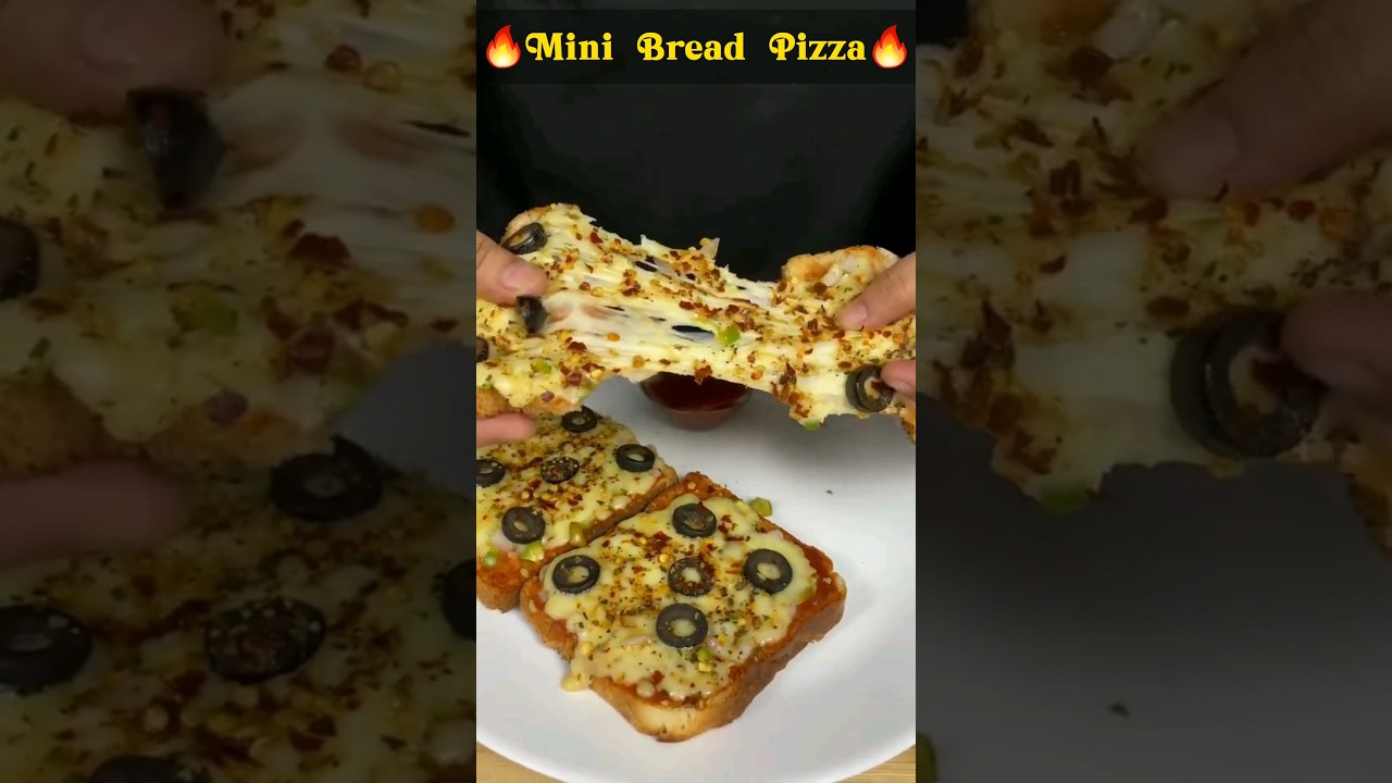 Mini Bread Pizza 🔥🔥 #shorts #youtubeshorts #pizza #short