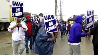 Autoworkers strike expands; no deal in sight
