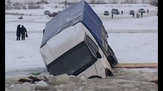 По тонкому льду через реку. Очень опасно. Газель плывет.(Штурм реки. Опасно для жизни= ☆ ПОДПИШИСЬ НА КАНАЛ ▻ http://www.youtube.com/channel/UCkSFLhbAIsN4_C3Bu0glb1g., 2016-02-06T08:33:10.000Z)