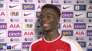 Bukayo Saka reacts to beating Spurs in the North London derby 🔴⚪