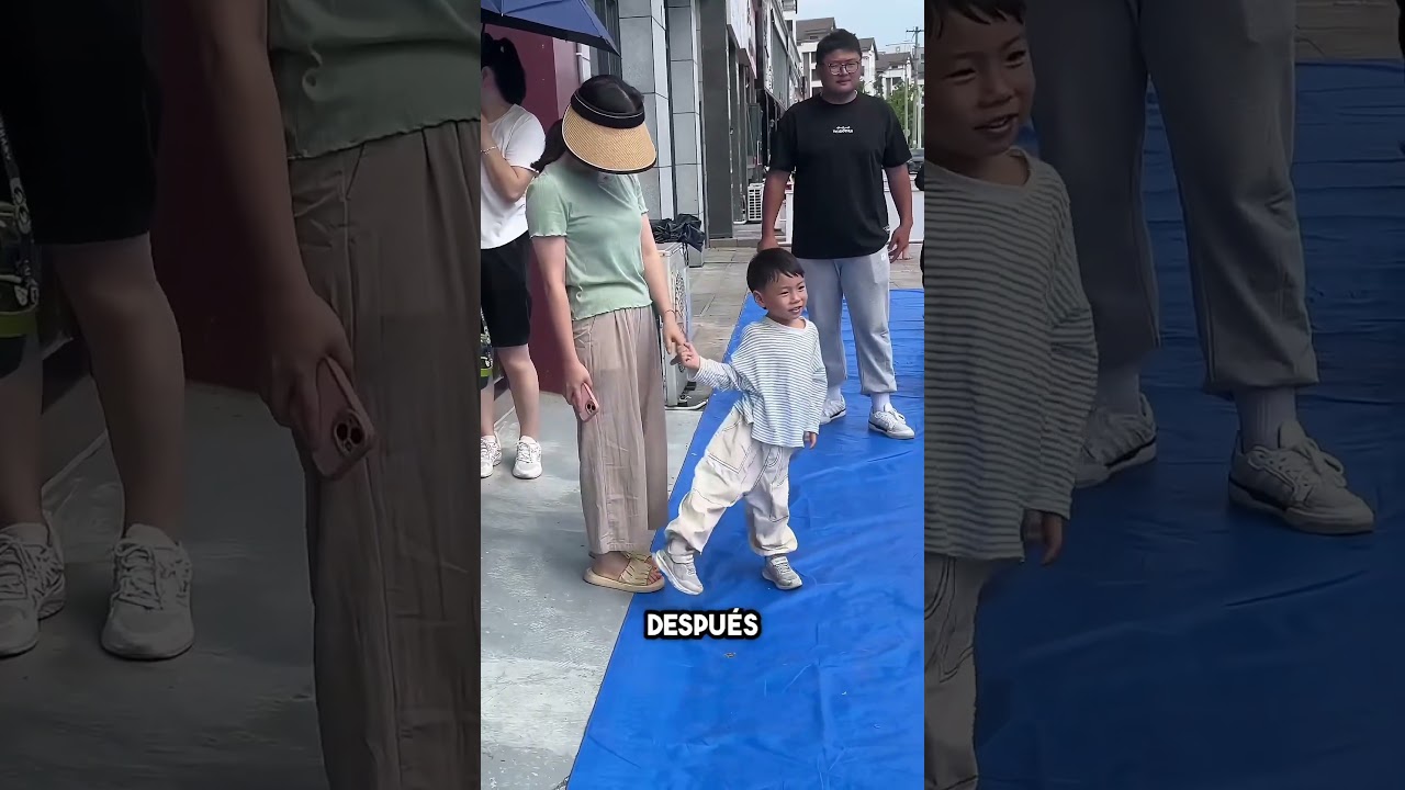 ¡Este Niño Pensó Que Estaba Sosteniendo La Mano De Su Mamá!