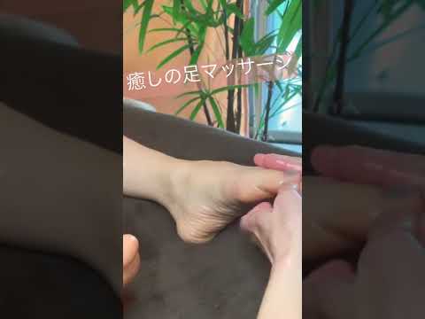 眠れる足つぼマッサージ🦶--Sleeping Foot Massage!  #shorts