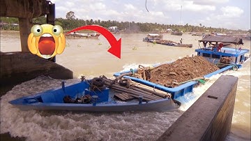 Ghe tàu qua cống tăng tốc mạnh mẽ quá hấp dẫn