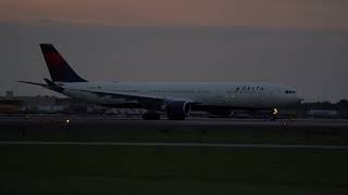 Delta A330-300 evening departure from KMSP