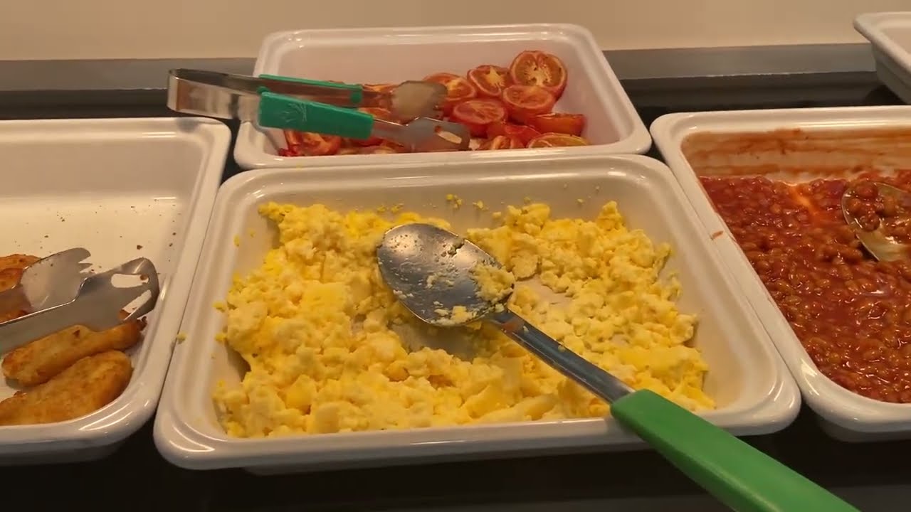 Завтрак "шведский стол" в отеле Hilton 