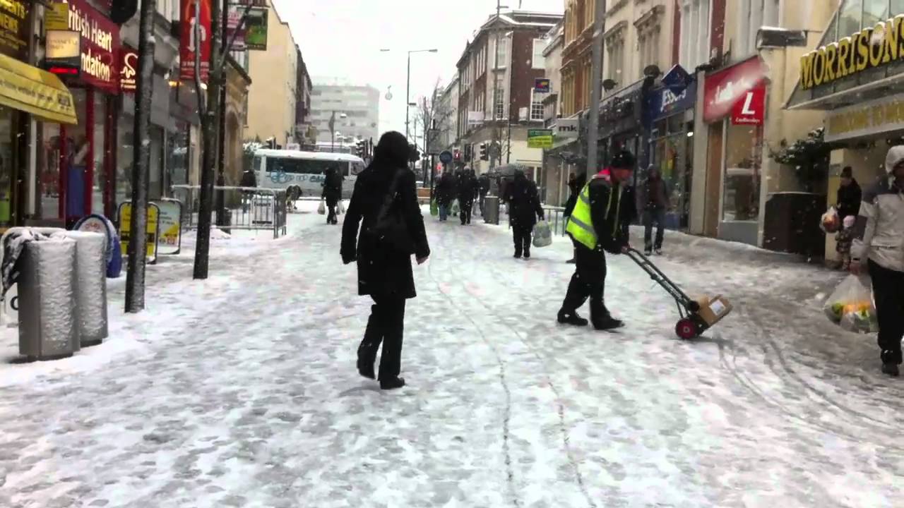 Sutton High Street Snowing 30th November 2010