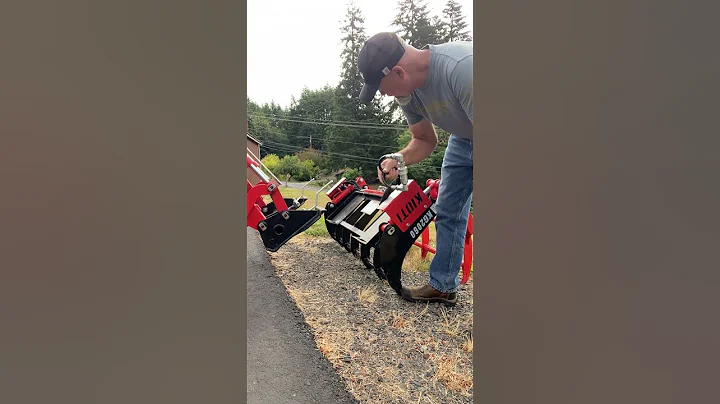 Tractor Grapple Storage and Easy Hook Up #kiotitractor #tractoraccessories #grapple #shorts #tips