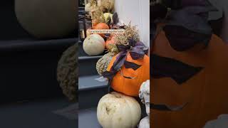 the key to this fall porch was layering, starting w/ pumpkins! #falldecor #porchdecor #autumnvibes