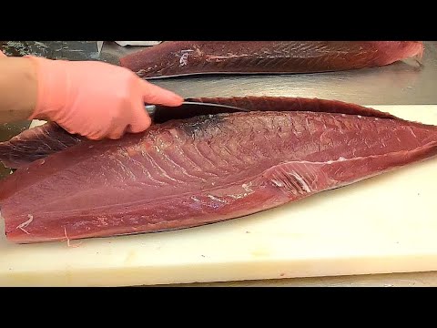 TUNA FISH CUTTING 鮪魚切割技能- TAIWAN FISH MARKET - Taiwanese Street Food