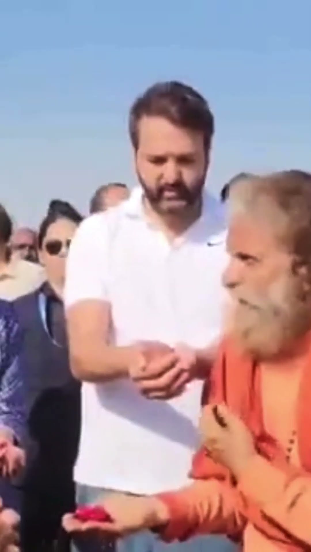 Isha Ambani, Husband Anand Piramal Attend Maha Kumbh 2025, Take Holy Dip At Triveni Sangam | N18K