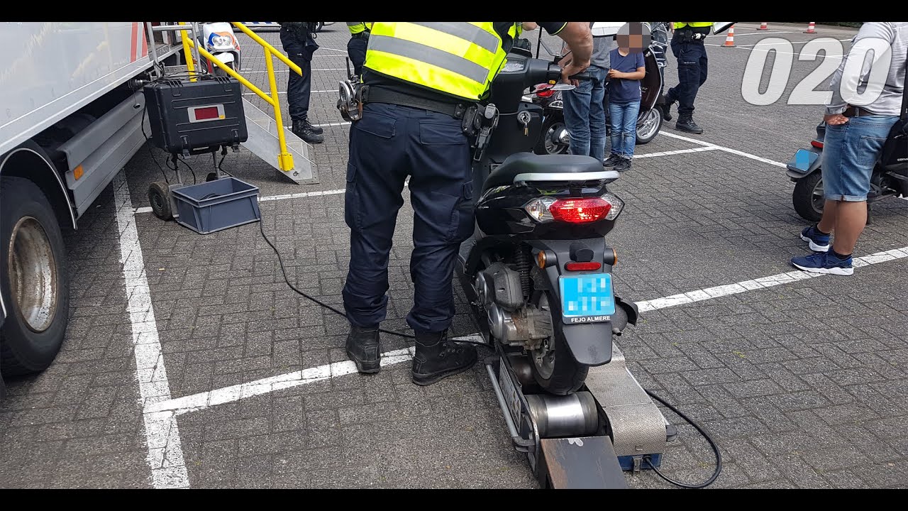 Rollerbank controle deel 1, Politie Vlogger Jan-Willem, nr 20 - YouTube