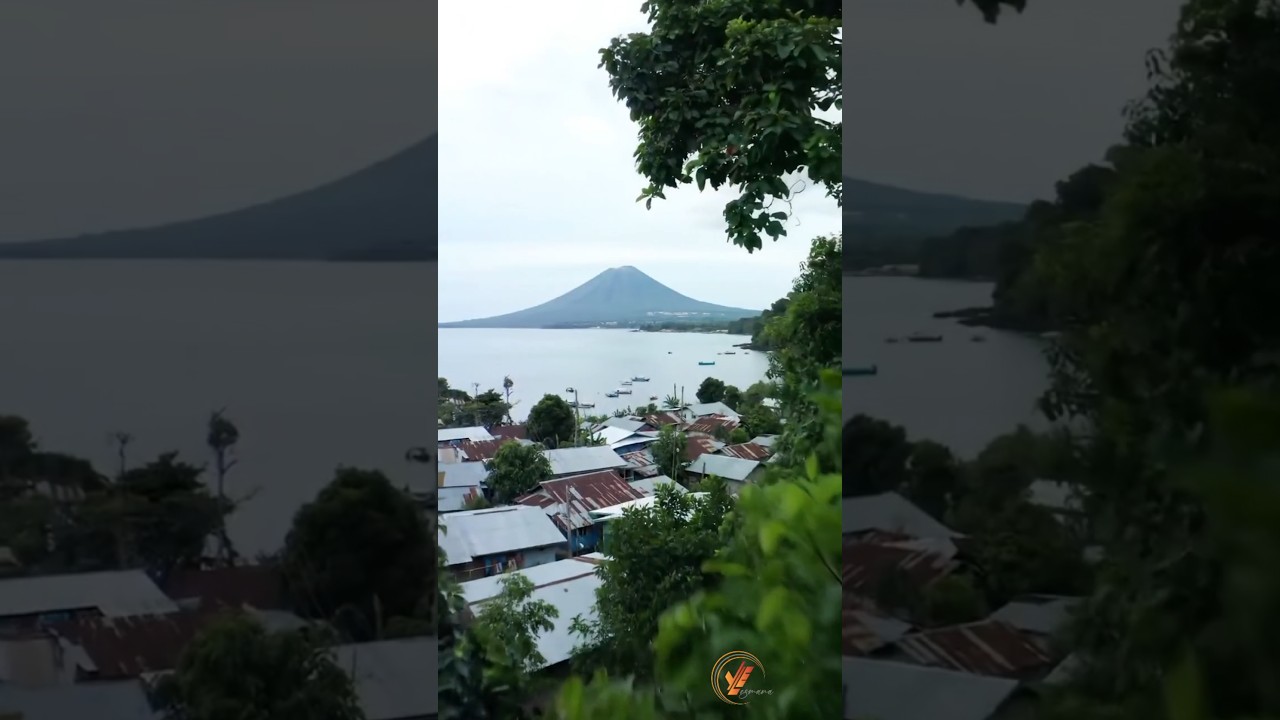 Keindahan Alam Pulau Tropis di Kaki Gunung Api 