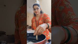 Crispy Suji Mathri Recipe | चाय के साथ खाएं Perfect Crunchy Mathri | Snack | KitchenVeast #shorts