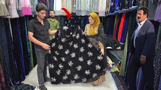 Sweet Life: Ayas travels to the city with her sister Fatima to buy clothes.