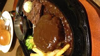 秋葉原の肉の万世レストランでハンバーグステーキセット