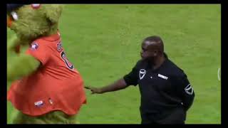 Patar Chitar Pawan Singh Song Cop Dances On Bhojpuri Song