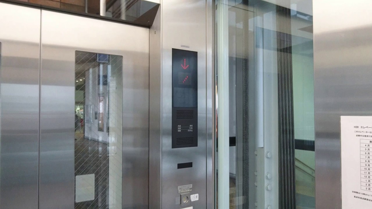 JR長浜駅の通路のエレベーター（1号機）