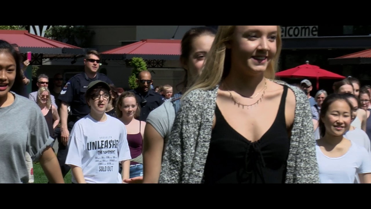 Saanich Police Department and Spectrum Community School Flash Mob at Uptown 2017