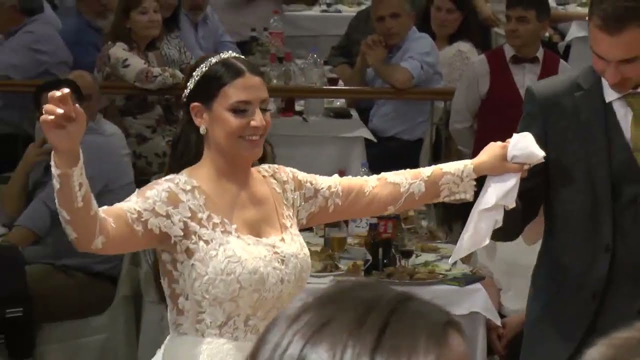 Ωραία που 'ναι η νύφη μας!