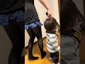 掃除機をかける妻と息子👶👩