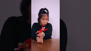 Magic Trap: Genius son sets trap with screaming chicken #Shorts #GuiGe #comedy #hindi #funny