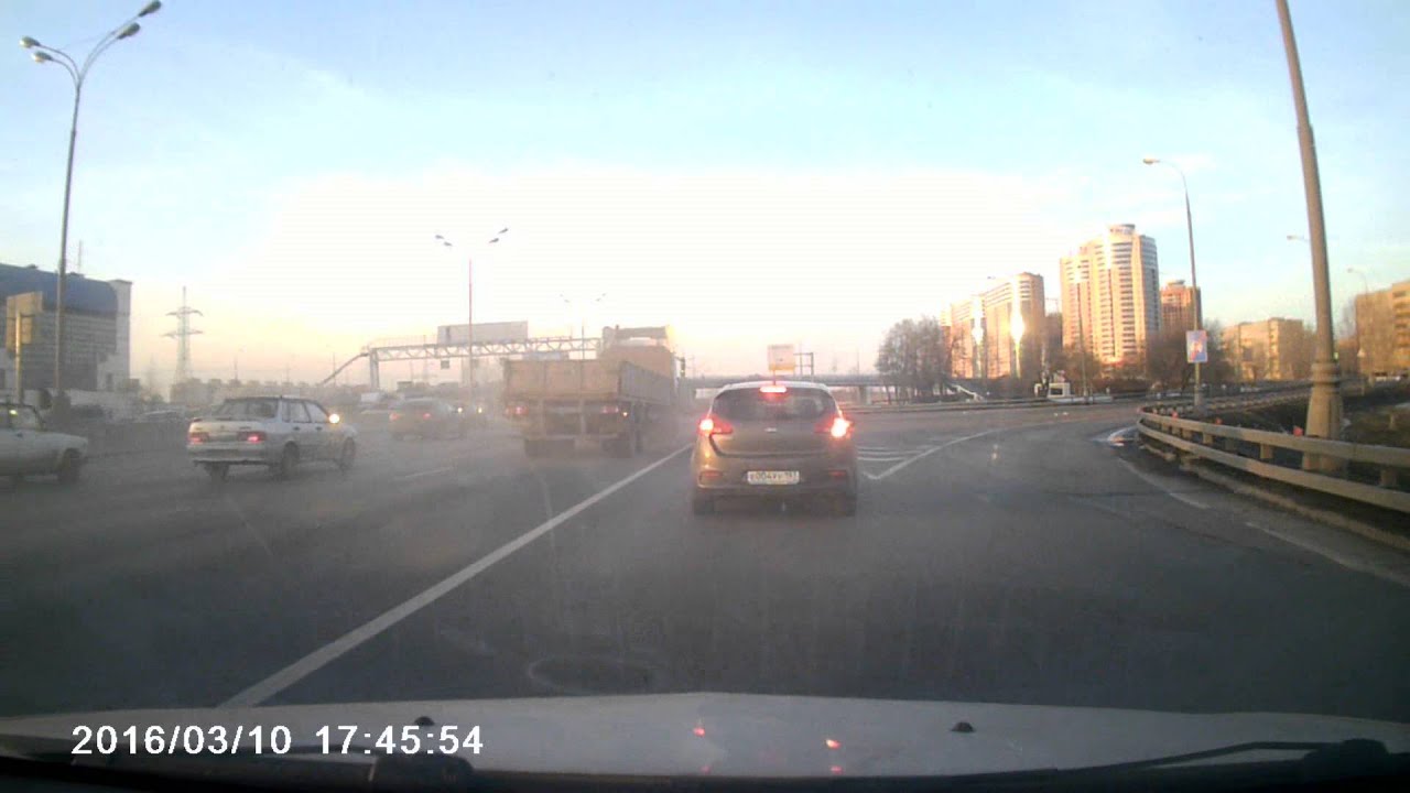 На мкаде у фуры лопнуло колесо - YouTube