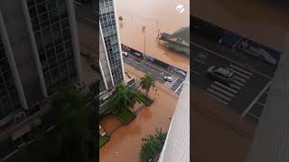 LAS INUNDACIONES EN BRASIL LLEGARON AL CENTRO DE PORTO ALEGRE