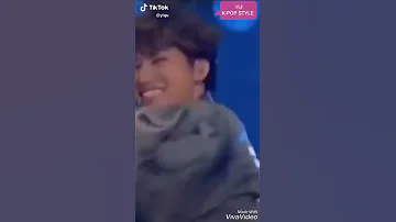 تاي من BTS فعل شيء صادم على المسرح 2019 للبلينك 