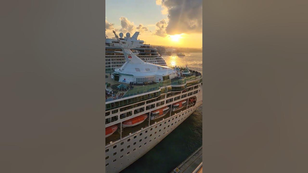 Best Cruise Ship Song Ever? 🤔🙃 #shorts #viral #travel #subscribe #shortsvideo