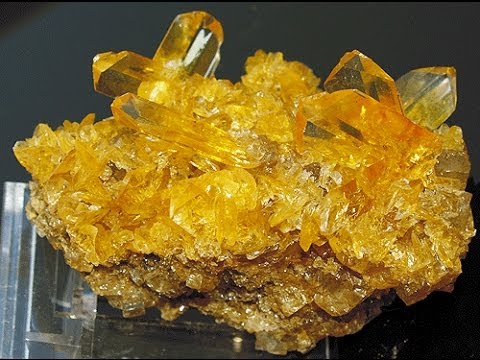 Video: ¿Cuándo se rompen los minerales en planos específicos?