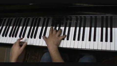 Daniel Zayas Shows you how to play a F13 jazz chor...