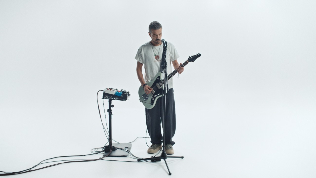 Adrian Despot - Om la loc (Official Video) adlı videoyu YouTube'da izle Adrian Despot - Om la loc (Official Video) adlı videoyu YouTube'da izle