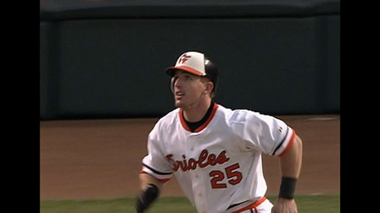 PHI@BAL: Gibbons' solo homer lands on Eutaw Street