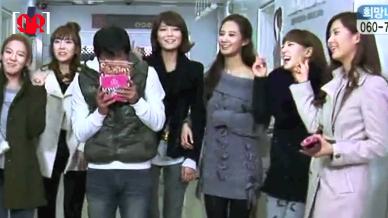 SooRi Moment #73: Linking Arms