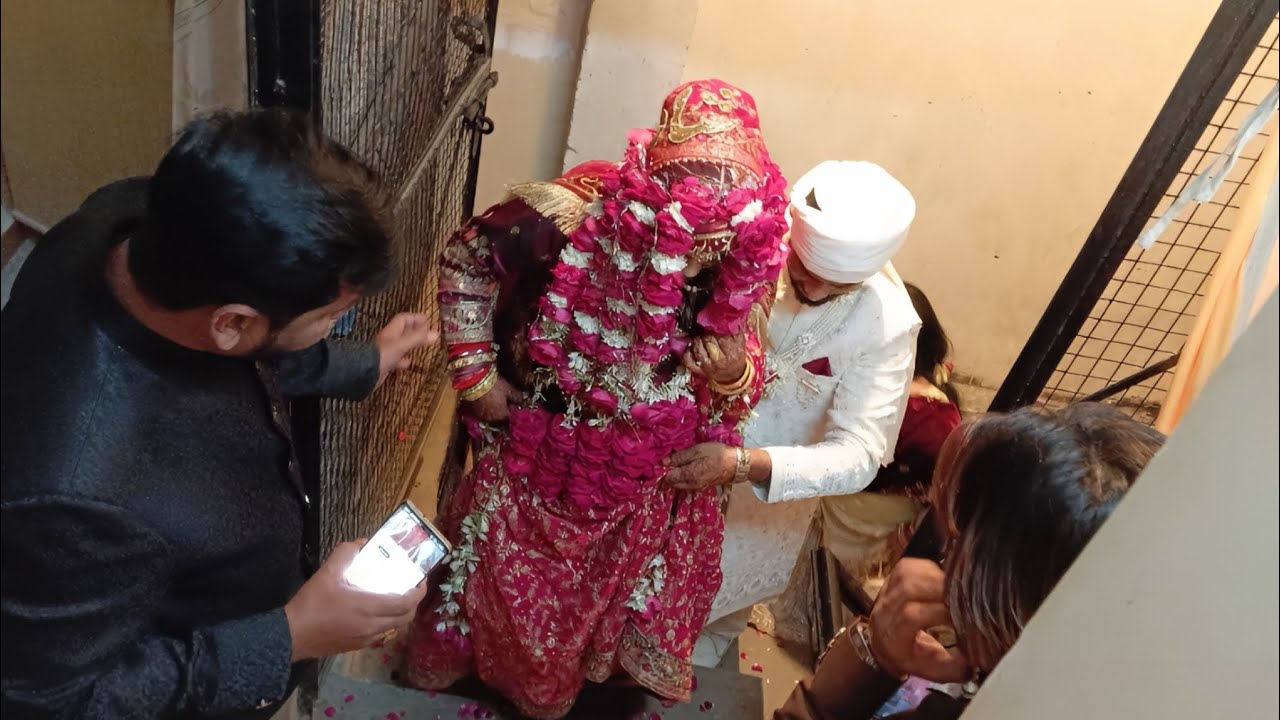 Aaj bhabhi ghar may I 💝