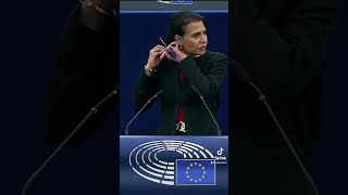 Swedish MEP cuts her hair during EU parliament speech in solidarity with Iranian women
