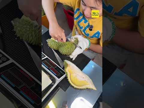 Khui sầu riêng: bên trong từng khoang có gì? | Mê Sầu Riêng TP.HCM #Shorts