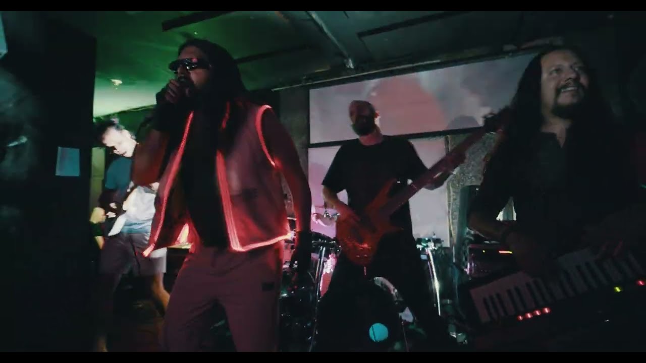 Mira Cyborg Octopus - Old Stories (Official Tour Video) en YouTube Mira Cyborg Octopus - Old Stories (Official Tour Video) en YouTube