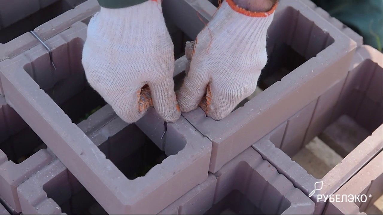 Видео-инструкция: Забор своими руками из блоков