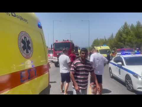 Έπεσε γέφυρα στην Πάτρα - Υπάρχουν εγκλωβισμένοι
